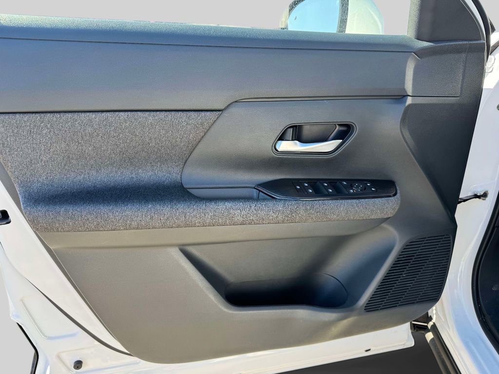 Used 2025 Nissan Kicks SV image 16