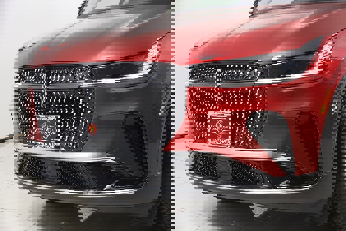 Used 2025 Lincoln Nautilus Premier image 60