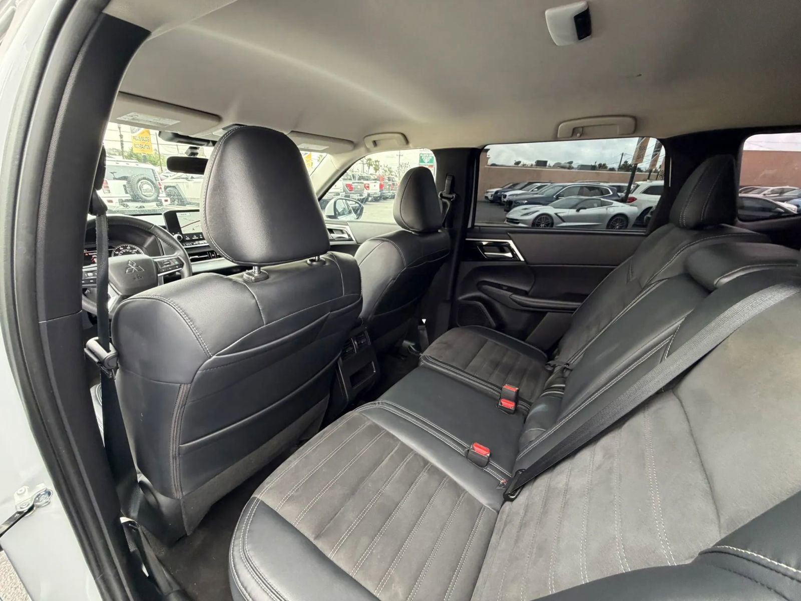 Used 2023 Mitsubishi Outlander ES image 26