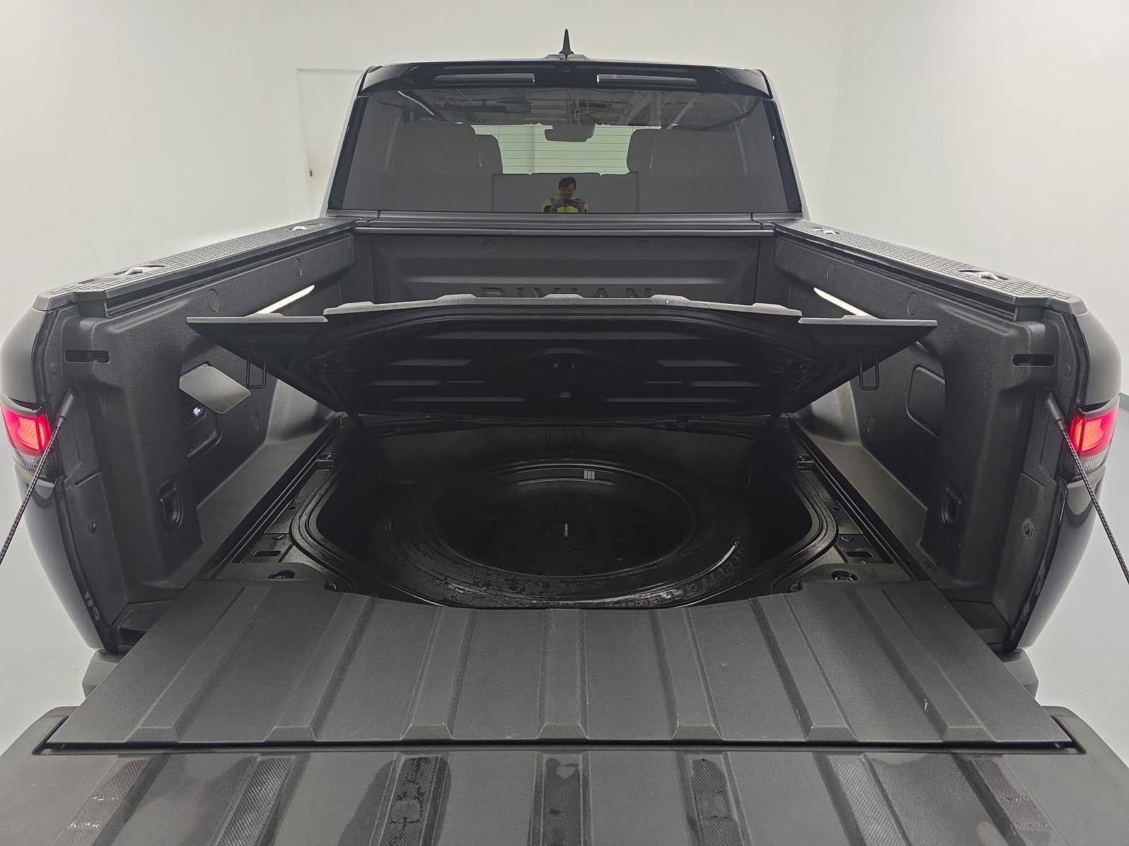 Used 2022 Rivian R1T Adventure image 15