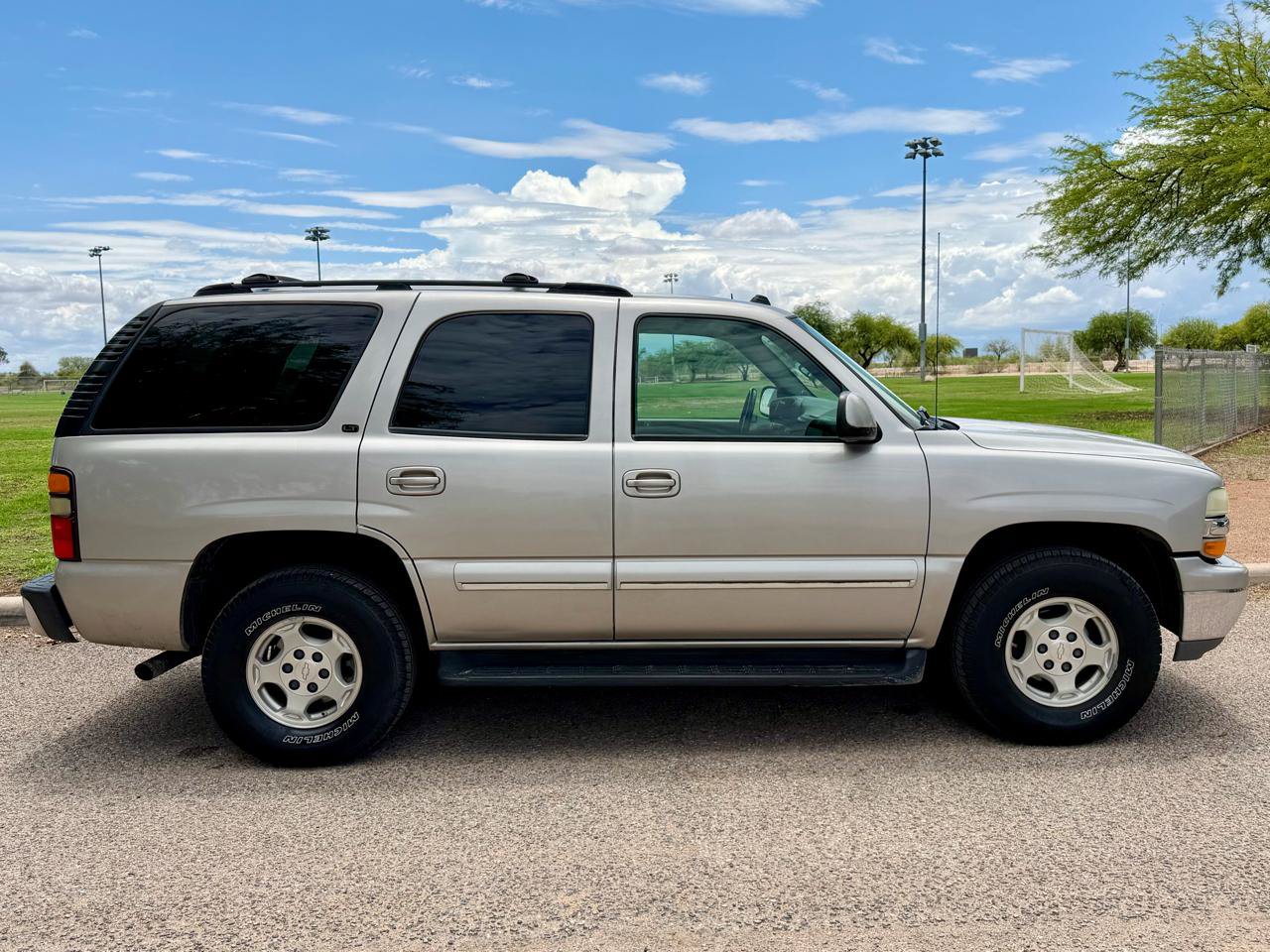 Used 2004 Chevrolet Tahoe LT w/ LT Preferred Equipment Group AWD/4WD image 6