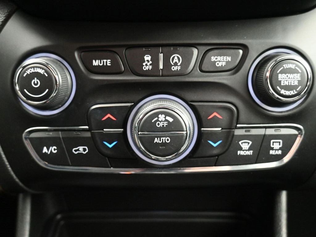 Used 2019 Jeep Cherokee Limited w/ Trailer Tow Group image 16