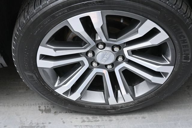 Used 2017 GMC Yukon Denali w/ Open Road Package AWD/4WD image 34