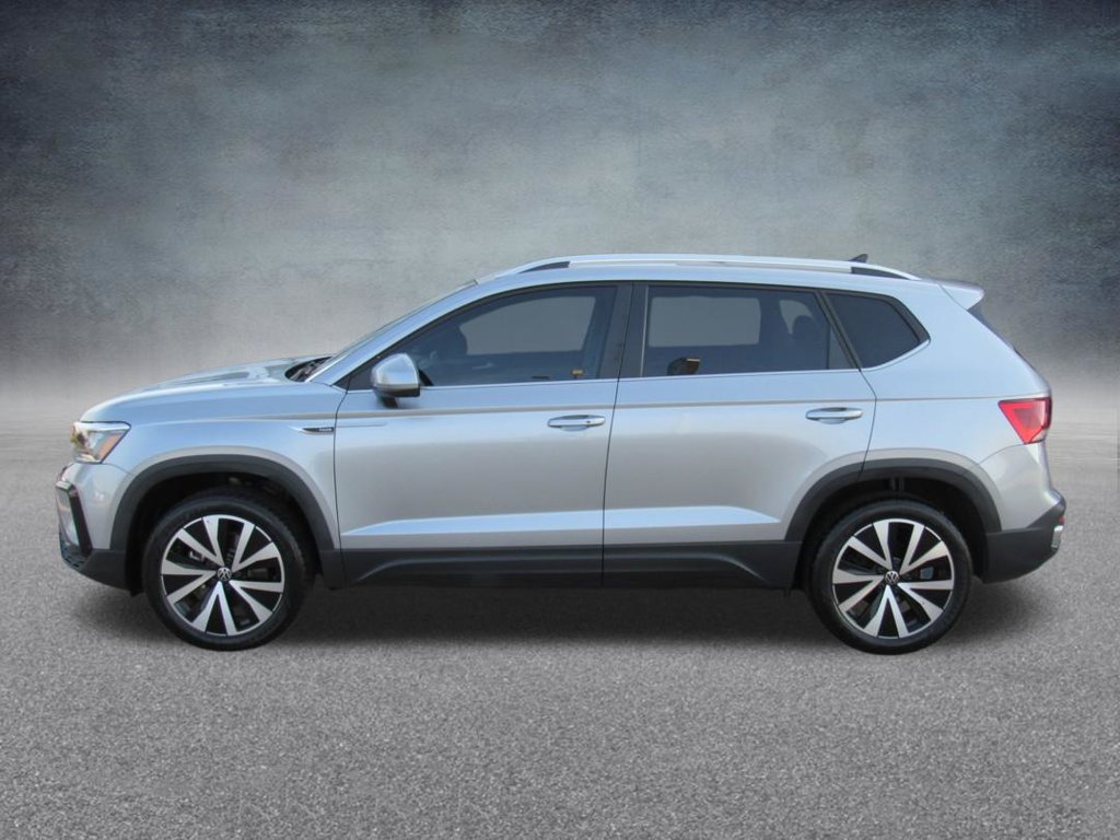 Used 2024 Volkswagen Taos SE FWD image 3