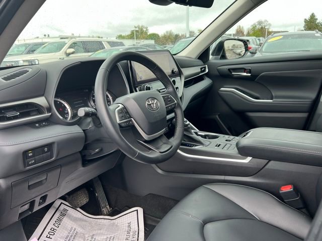 Used 2023 Toyota Highlander XLE AWD/4WD image 18