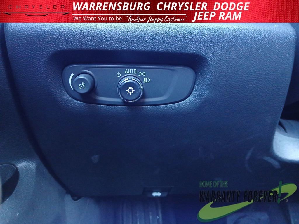 Used 2024 Chevrolet Traverse RS image 32