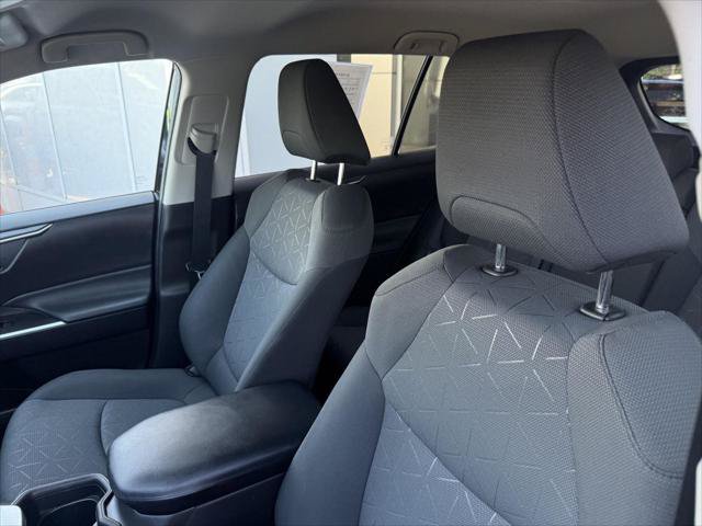 Certified 2021 Toyota RAV4 XLE w/ Carpet Mat Package (TMS) AWD/4WD image 14