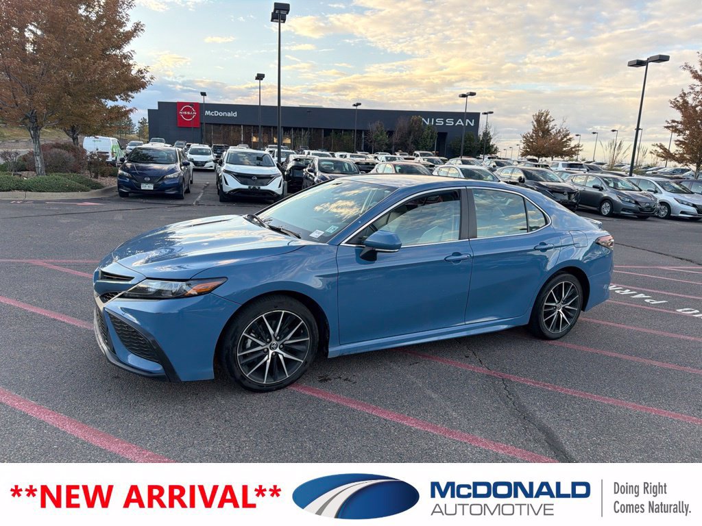 Used 2024 Toyota Camry SE FWD image 1