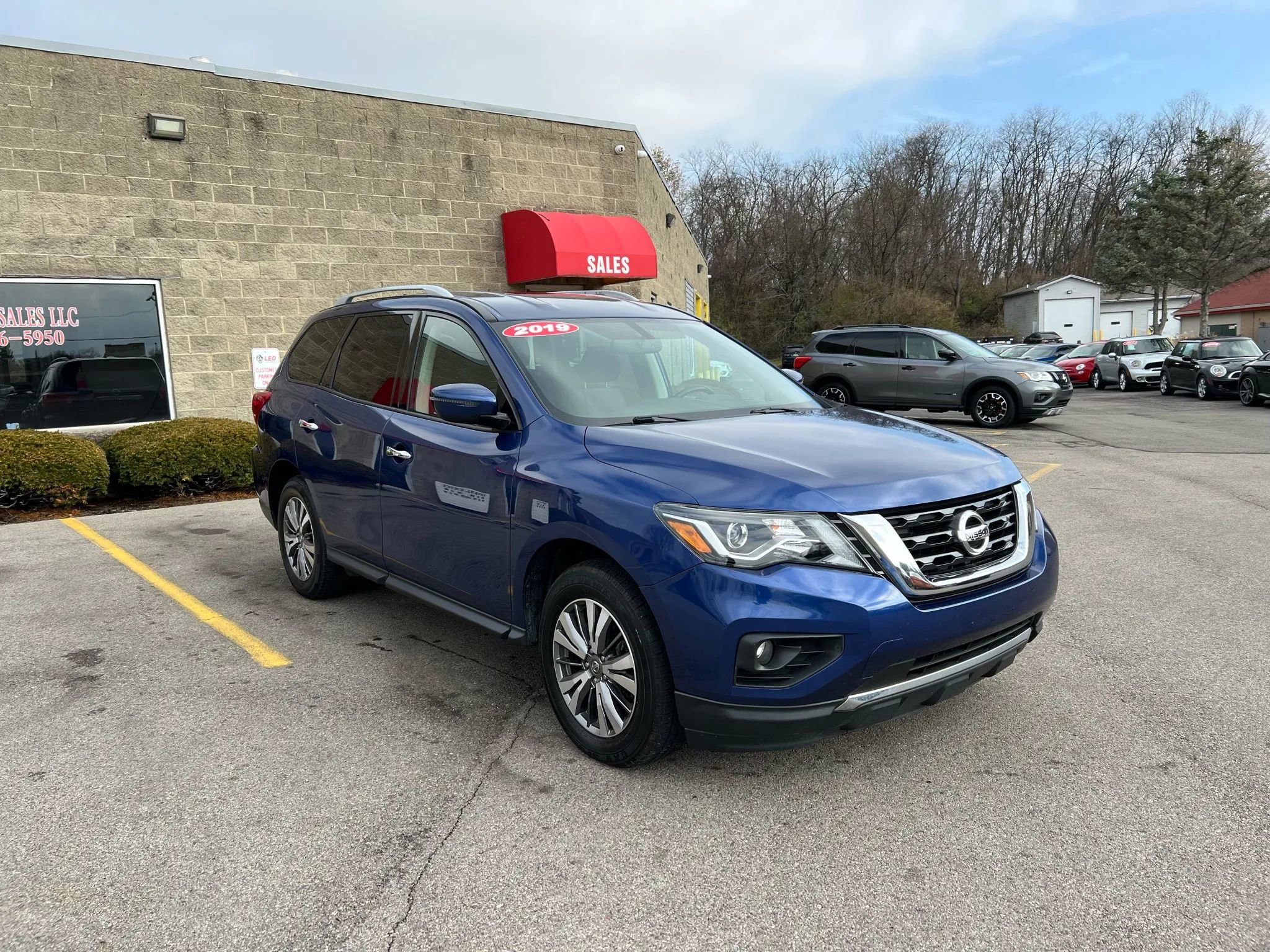 Used 2019 Nissan Pathfinder SV image 3