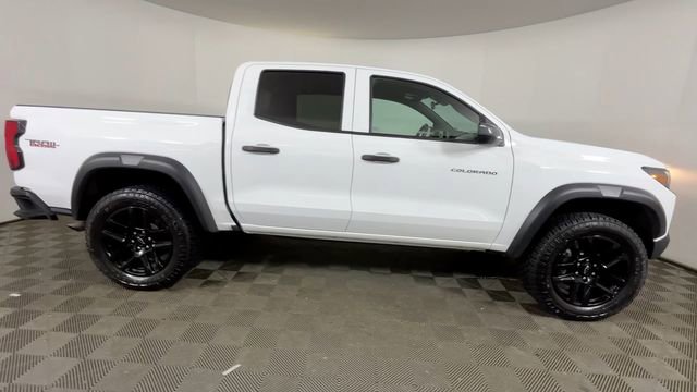 Used 2025 Chevrolet Colorado Trail Boss AWD/4WD image 3