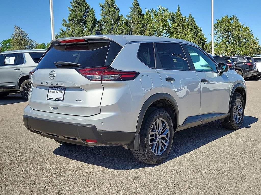 Used 2024 Nissan Rogue S AWD/4WD image 11