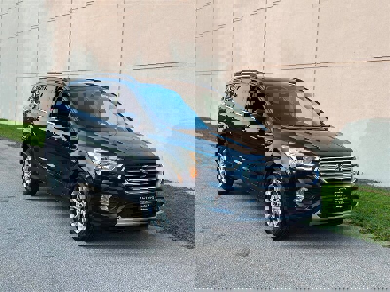 Used 2017 Ford Escape SE w/ Equipment Group 201A image 4