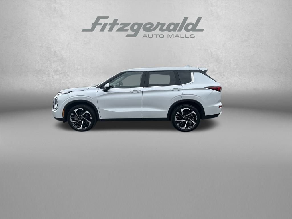 Used 2024 Mitsubishi Outlander SE image 4