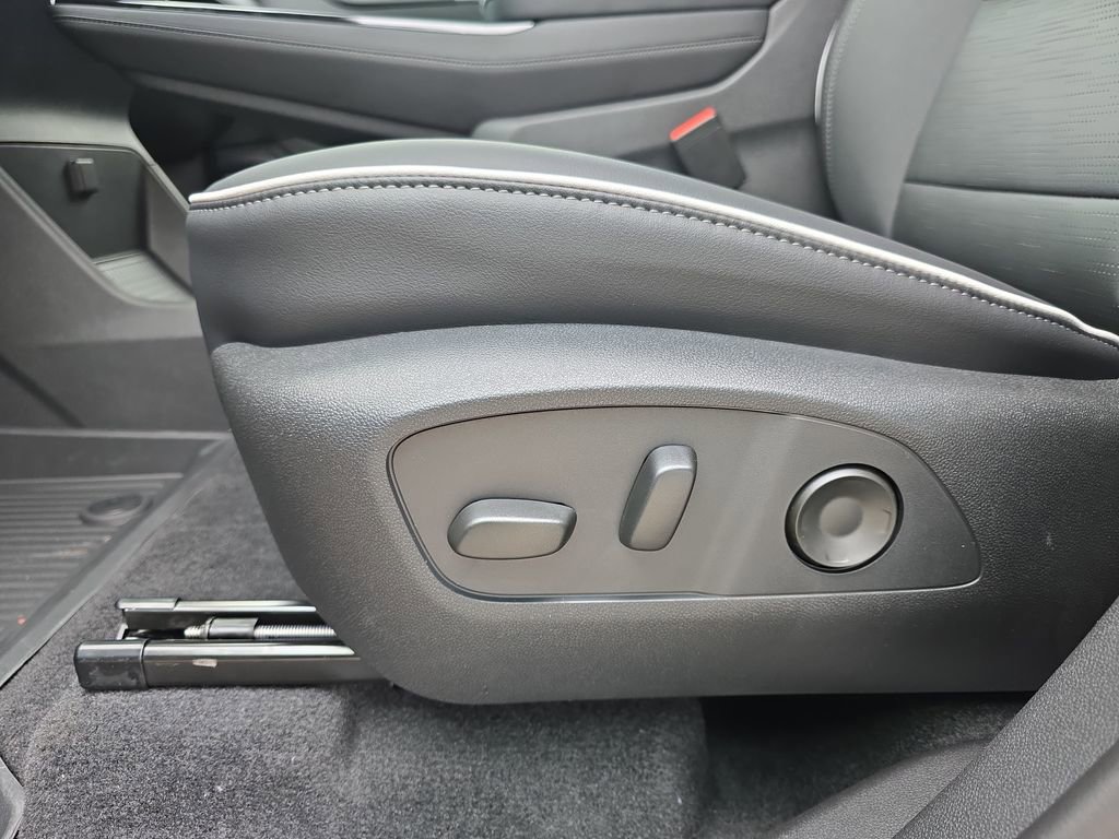 New 2026 Buick Enclave Sport Touring w/ LPO, Floor Liner Package AWD/4WD image 33