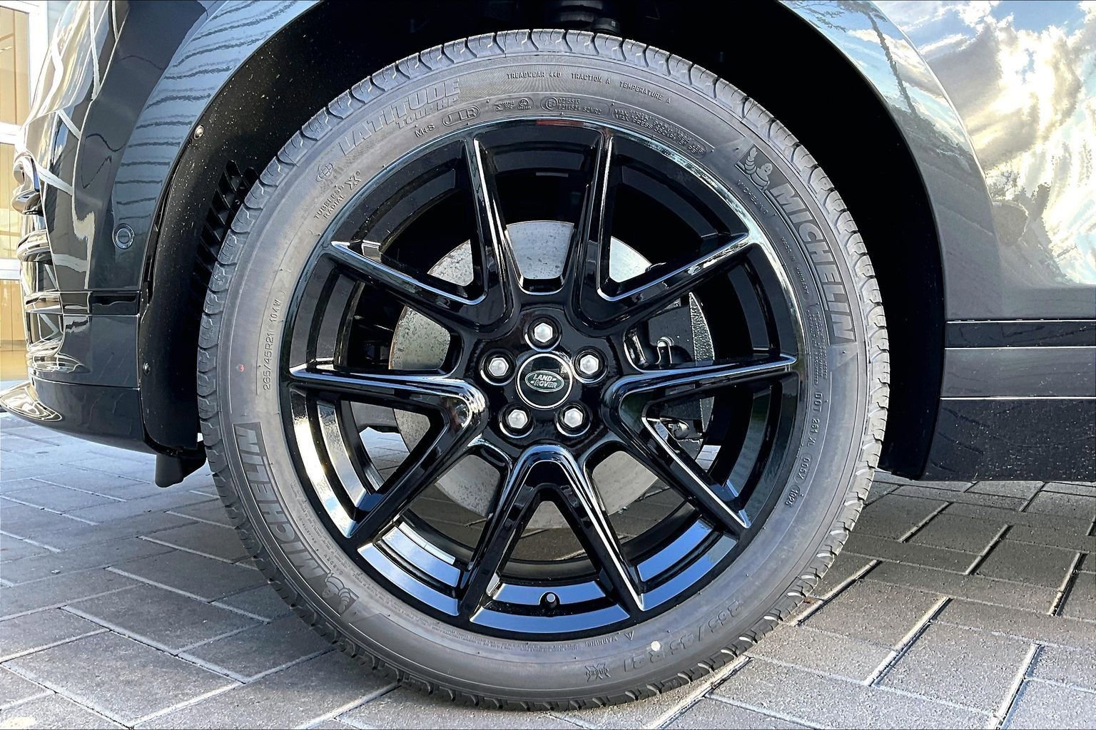 New 2026 Land Rover Range Rover Velar Dynamic SE image 12