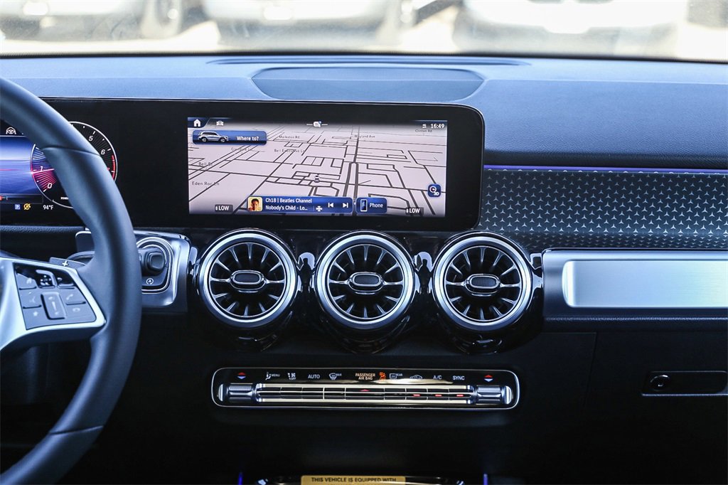 Used 2024 Mercedes-Benz GLB 250 4MATIC image 13