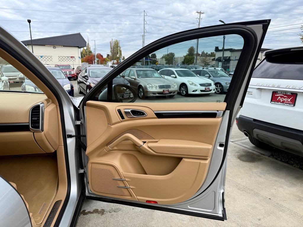 Used 2014 Porsche Cayenne S AWD/4WD image 17