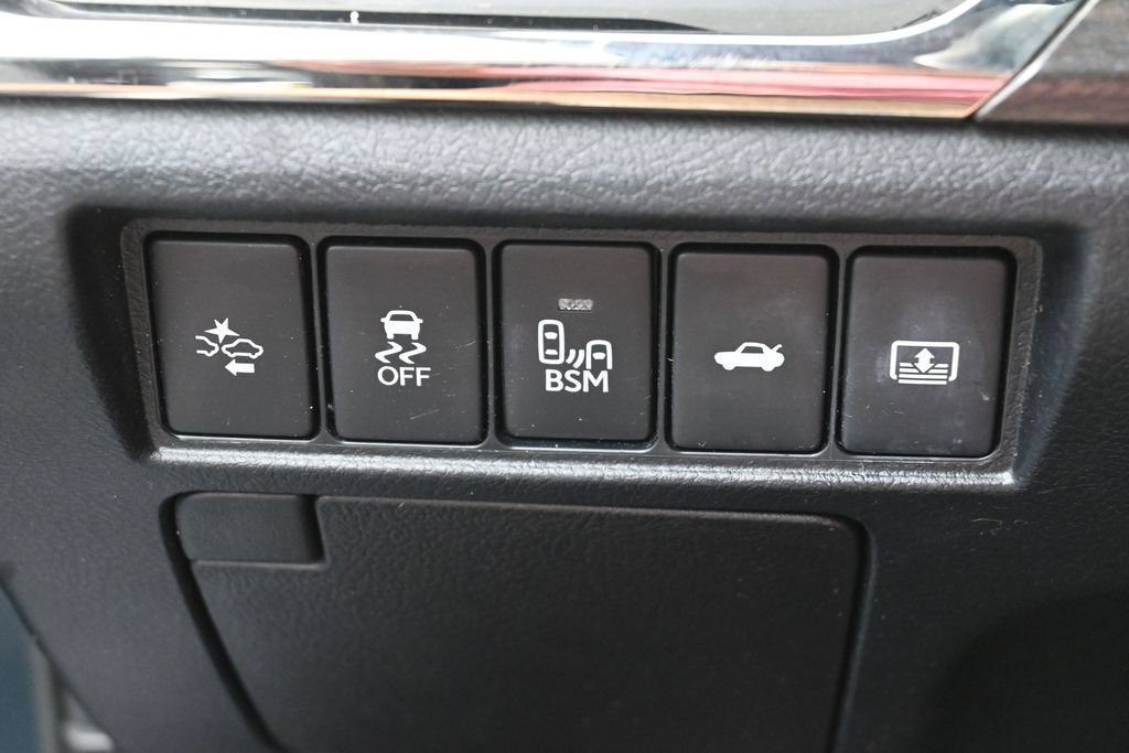 Certified 2016 Toyota Avalon Limited w/ Toyota Safety Sense Package FWD image 16