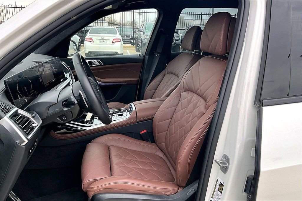 Used 2025 BMW X7 xDrive40i w/ M Sport Package image 28