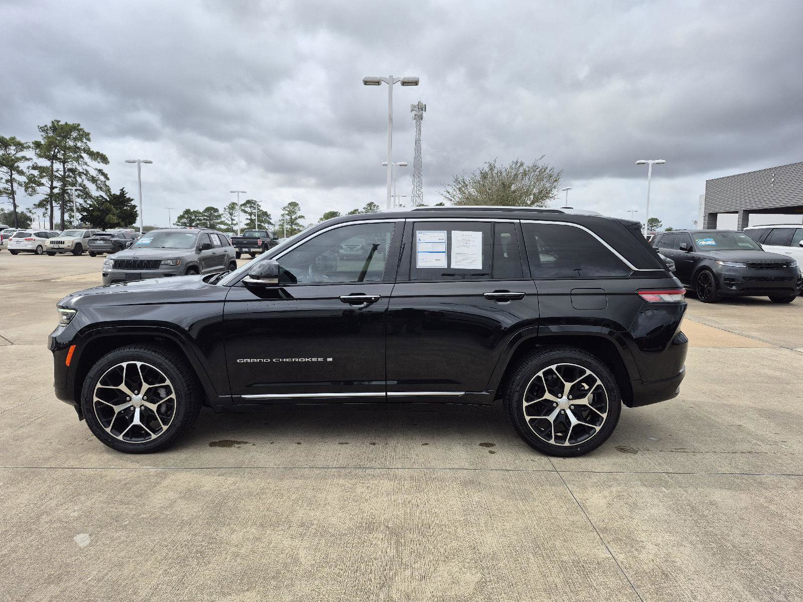 Used 2023 Jeep Grand Cherokee Summit image 3