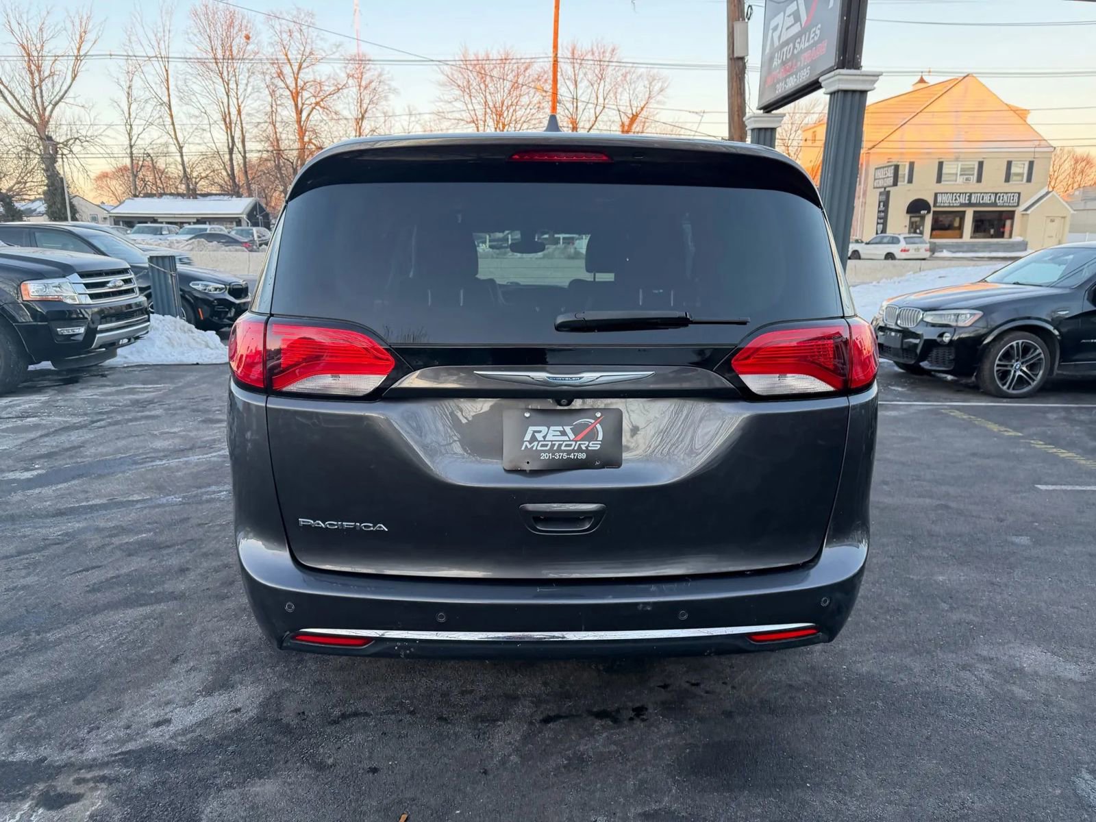 Used 2017 Chrysler Pacifica Touring-L image 5