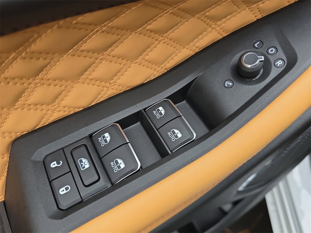 New 2025 Jeep Grand Cherokee Summit w/ Luxury Tech Group V image 29