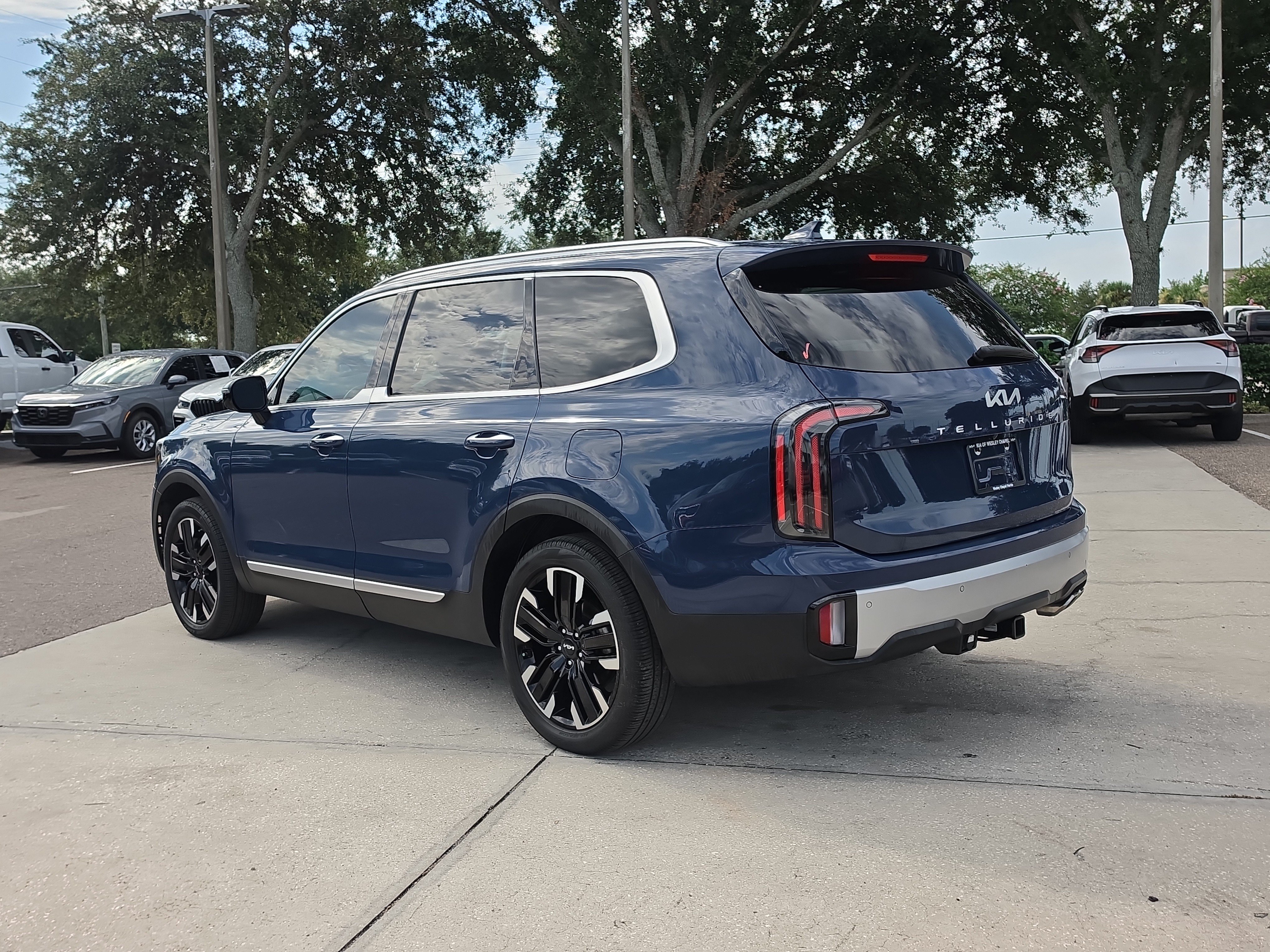 Used 2024 Kia Telluride SX w/ Towing Package FWD image 6