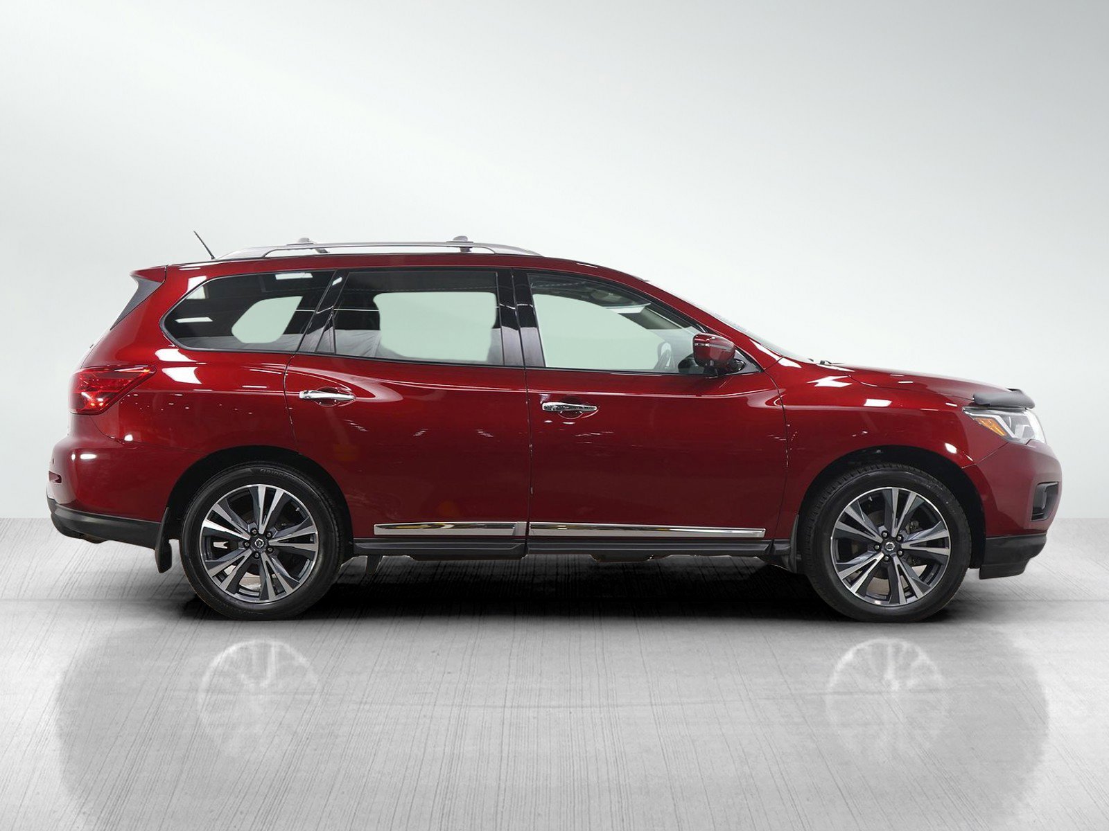 Used 2018 Nissan Pathfinder Platinum image 6