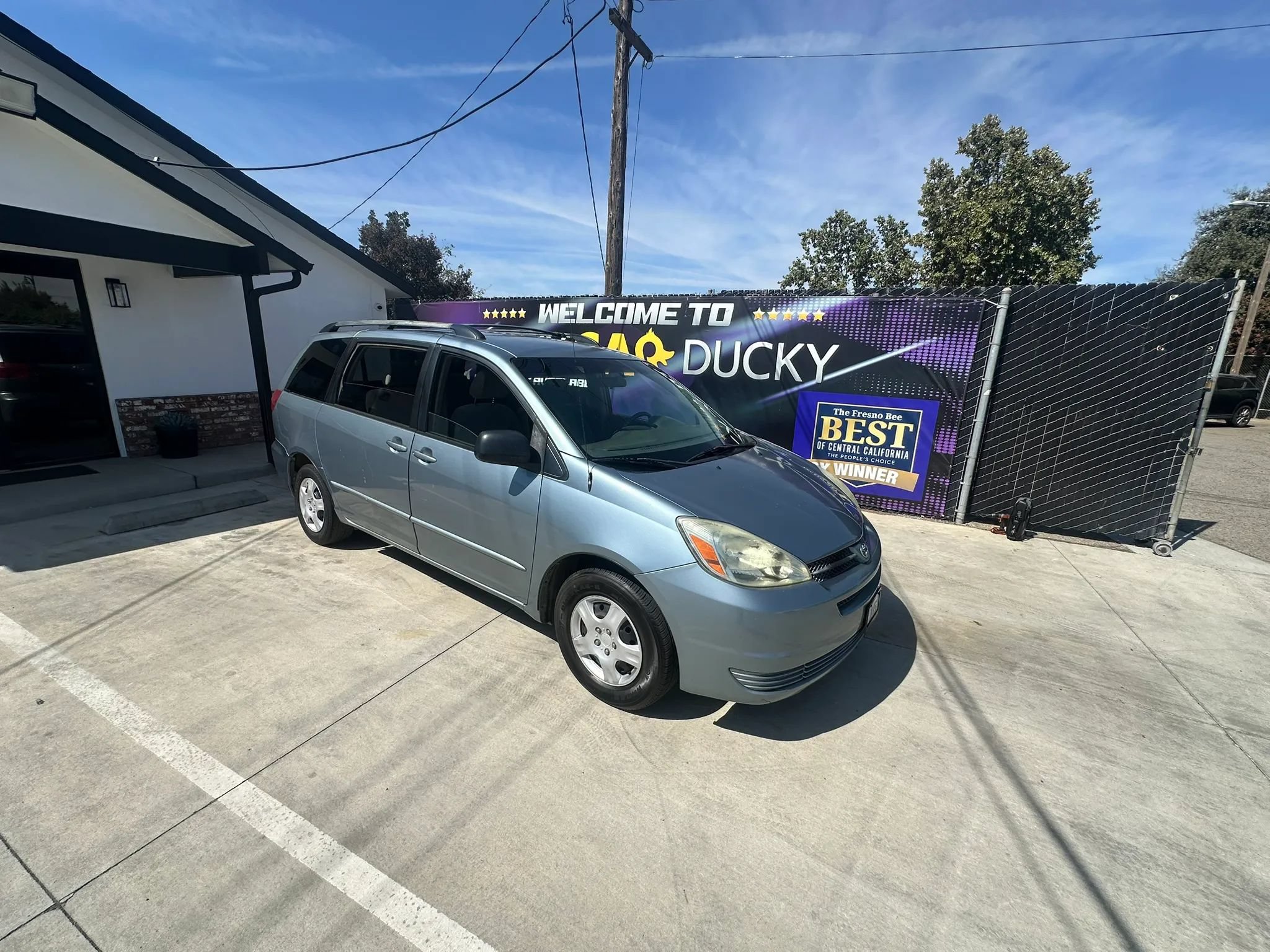 Used 2005 Toyota Sienna LE w/ LE Pkg 3 FWD image 2