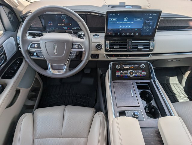 Used 2023 Lincoln Navigator Reserve RWD image 6