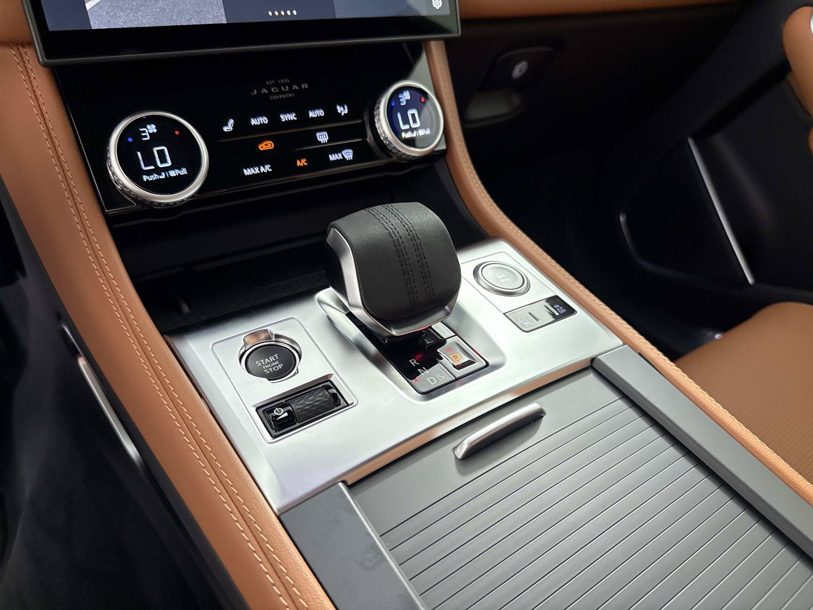 Certified 2026 Jaguar F-PACE R-Dynamic S AWD/4WD image 28