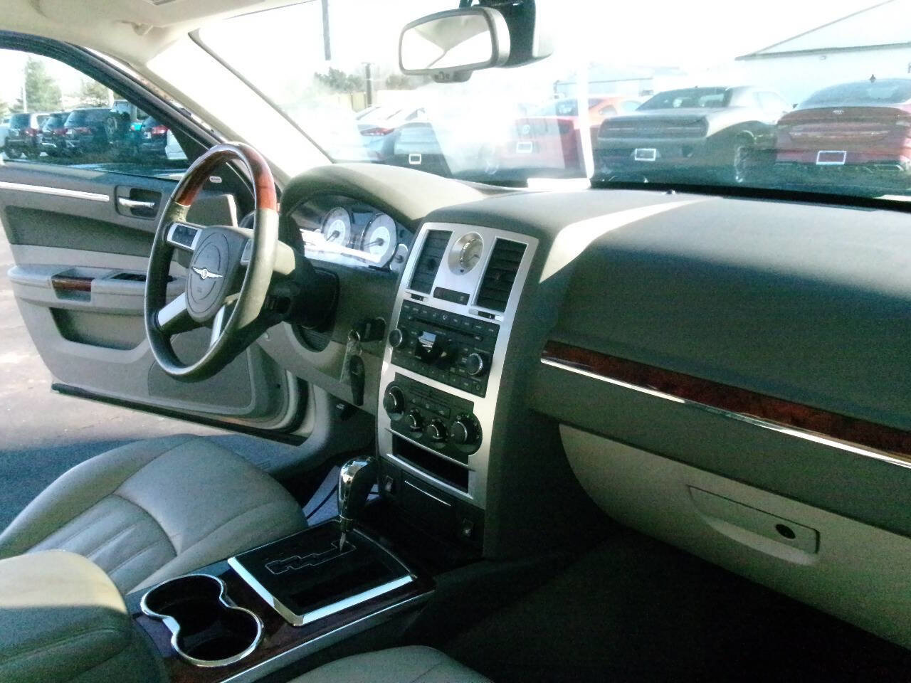 Used 2008 Chrysler 300 C w/ Luxury Group II image 24