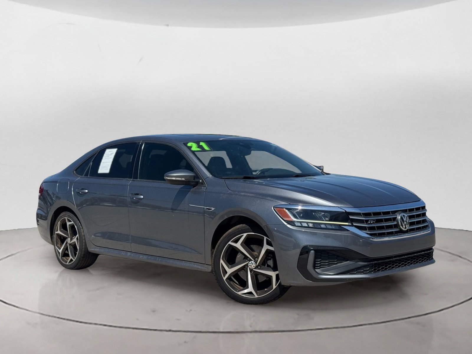 Used 2021 Volkswagen Passat 2.0T R-Line FWD image 2