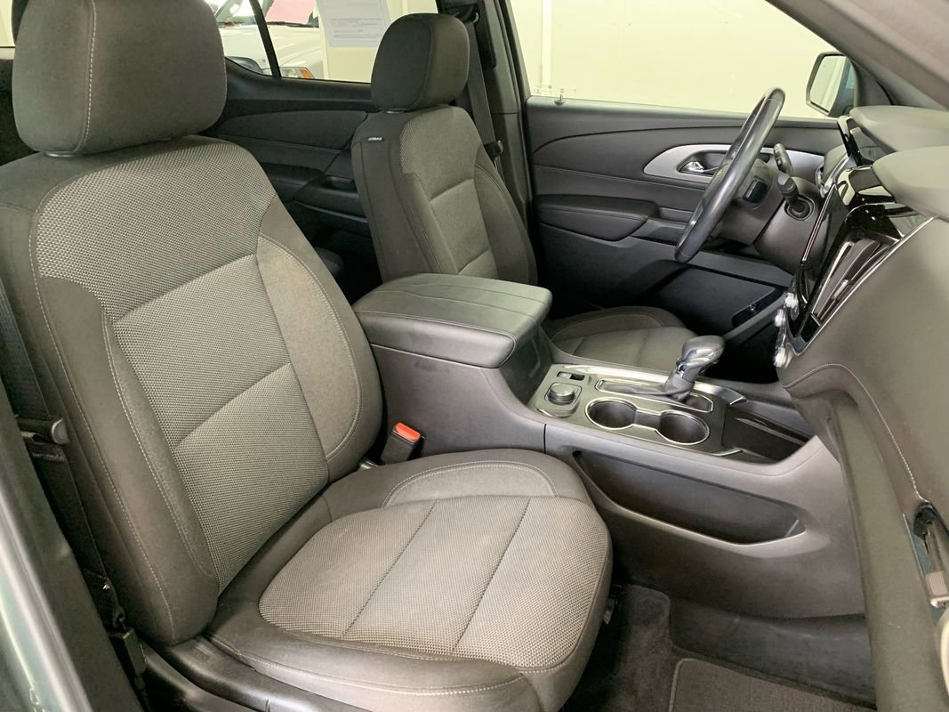 Used 2022 Chevrolet Traverse LT image 34