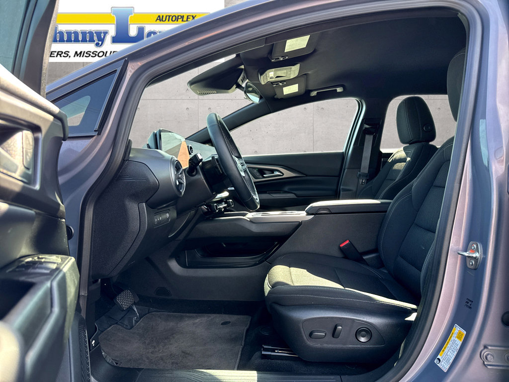 Used 2025 Chevrolet Equinox EV LT w/ Comfort Package FWD image 10