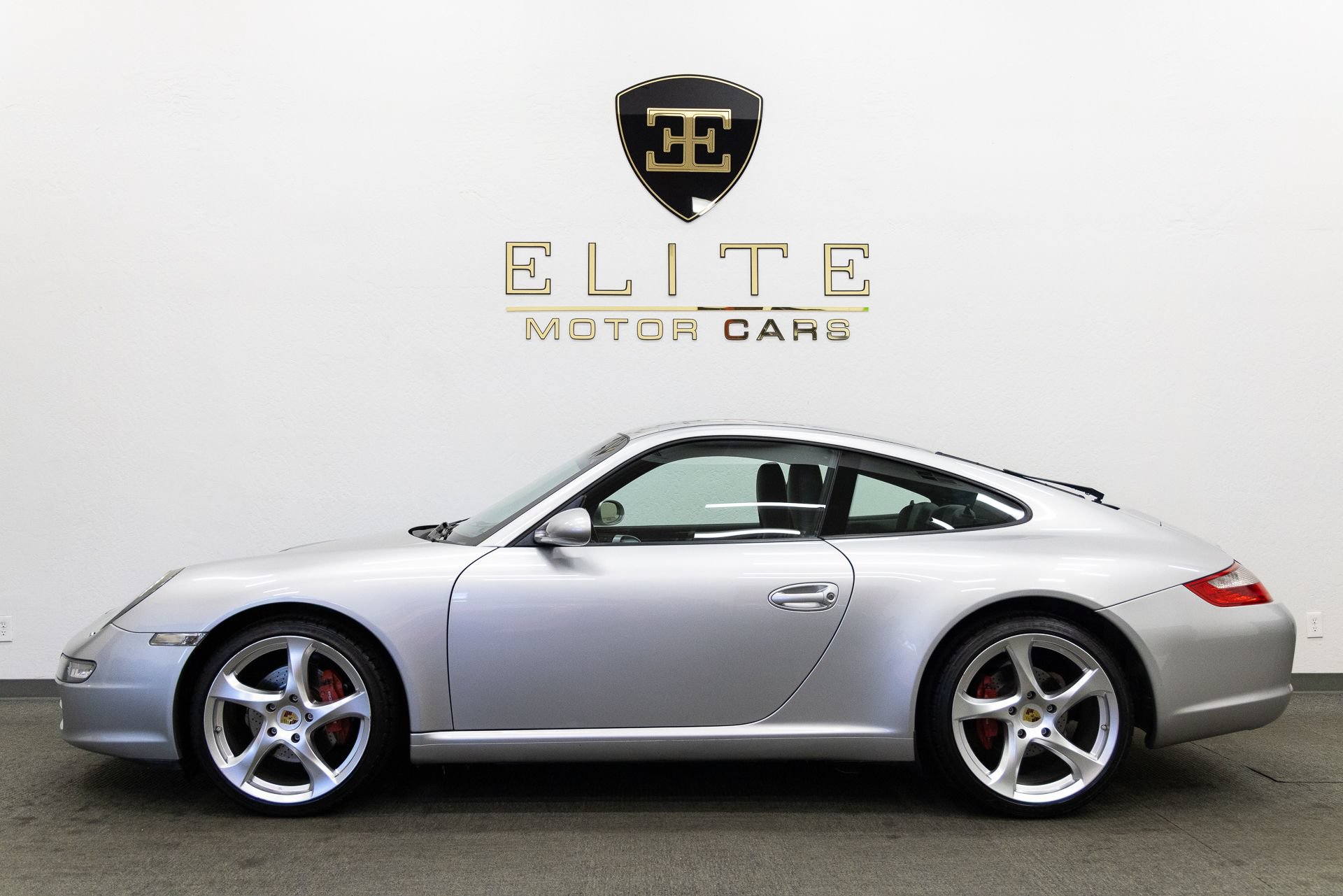 Used 2005 Porsche 911 Carrera RWD image 2