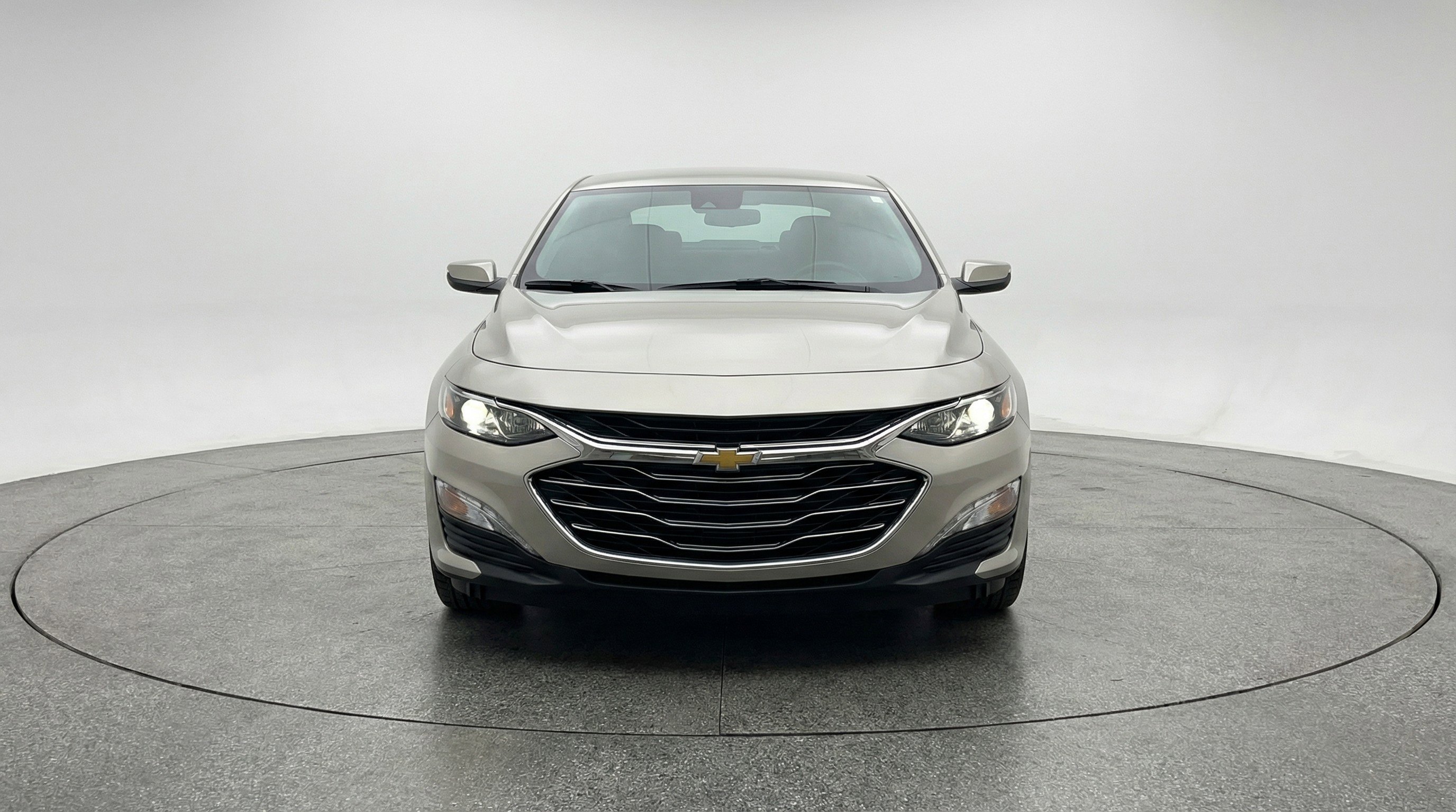 Used 2024 Chevrolet Malibu LT image 2