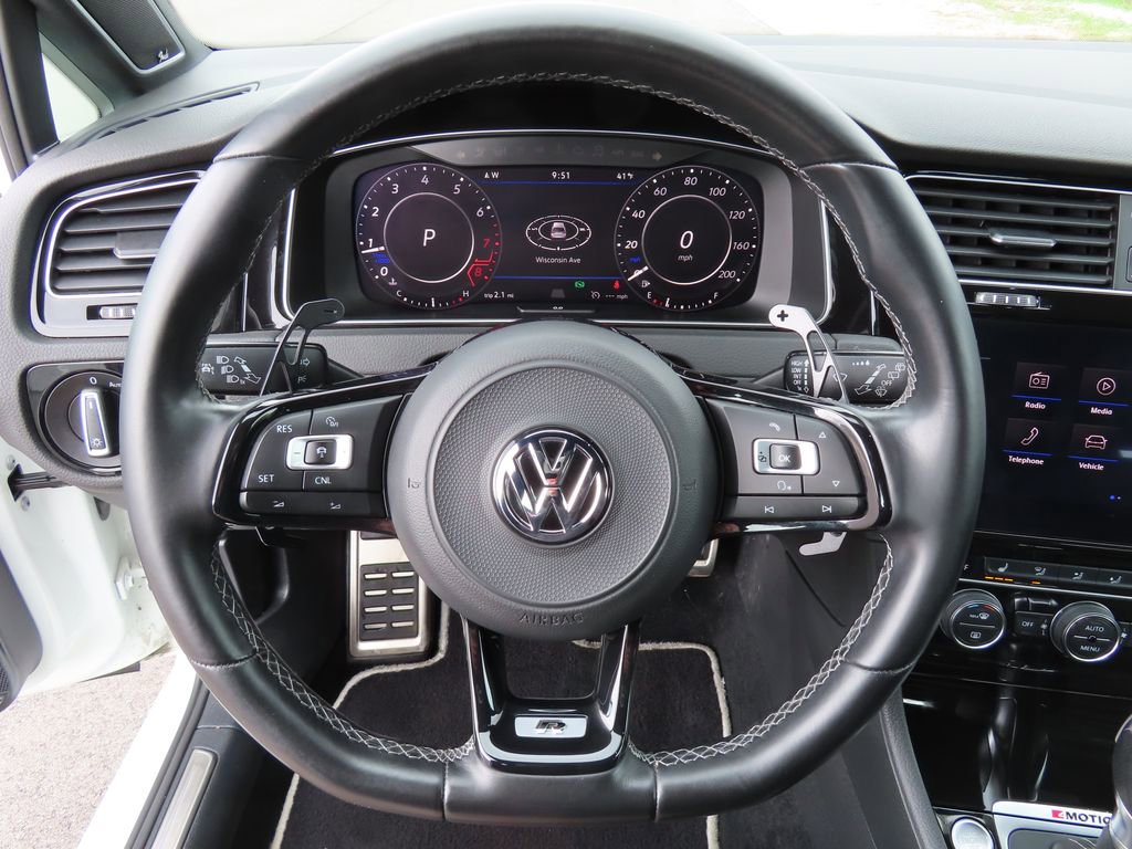 Used 2018 Volkswagen Golf R 4-Door image 15