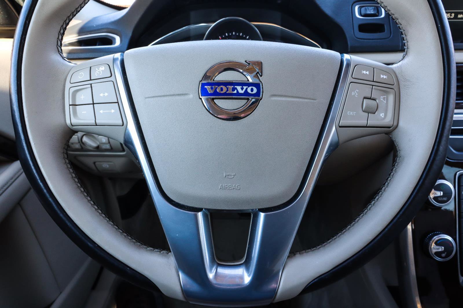 Used 2016 Volvo XC70 T5 Platinum w/ Protection Package image 15