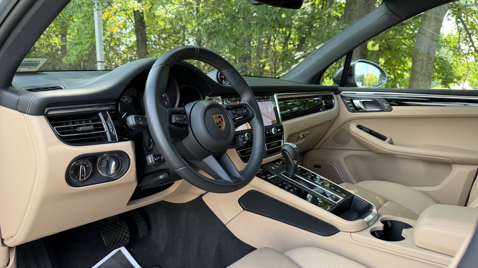 Certified 2026 Porsche Macan Turbo AWD/4WD image 4