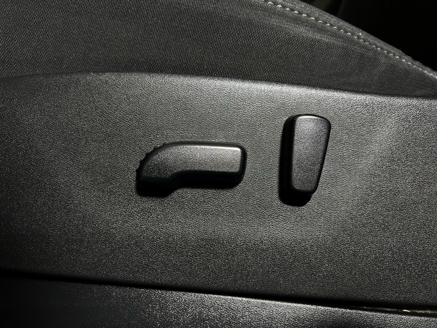 Used 2023 Nissan Frontier SV w/ SV Convenience Package image 14