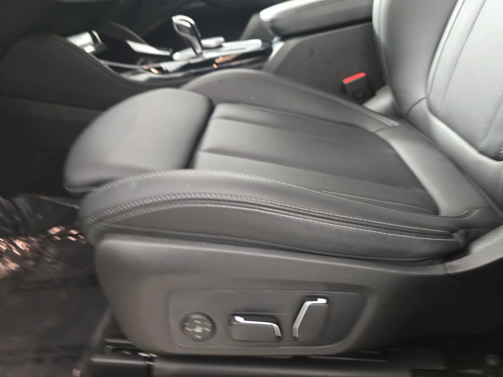 Certified 2025 BMW X4 xDrive30i w/ Premium Package image 32