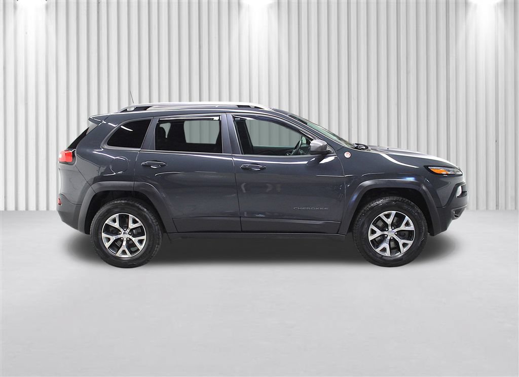 Certified 2017 Jeep Cherokee Trailhawk w/ Comfort/Convenience Group AWD/4WD image 2