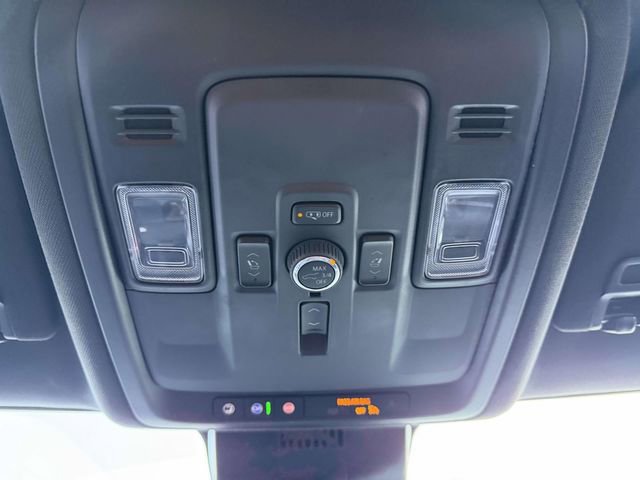 Used 2025 Chevrolet Suburban Premier AWD/4WD image 30