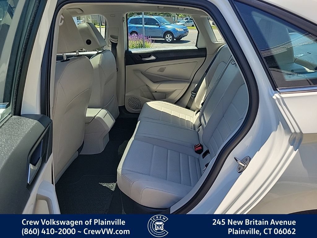 Certified 2024 Volkswagen Jetta SE w/ Panoramic Sunroof Package FWD image 16