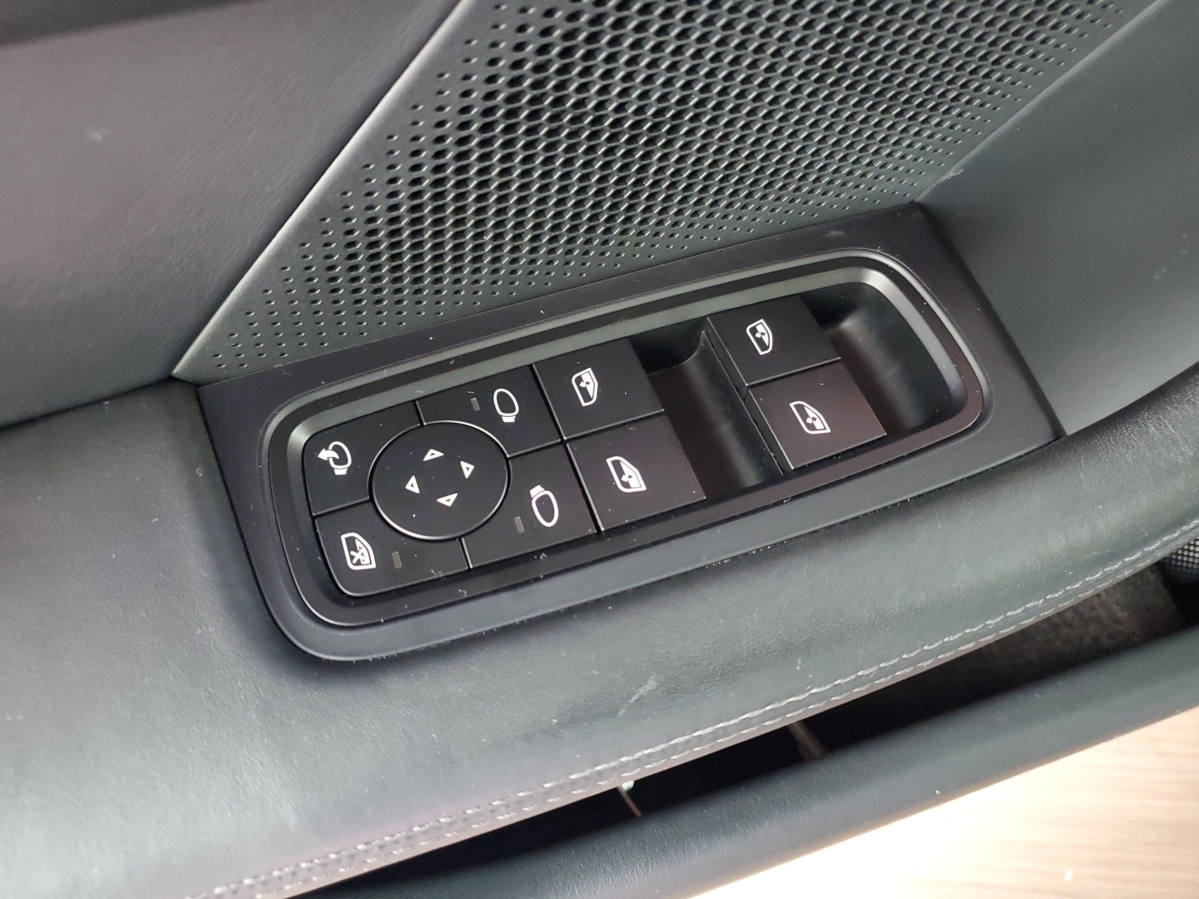 Used 2022 Porsche Taycan GTS image 16