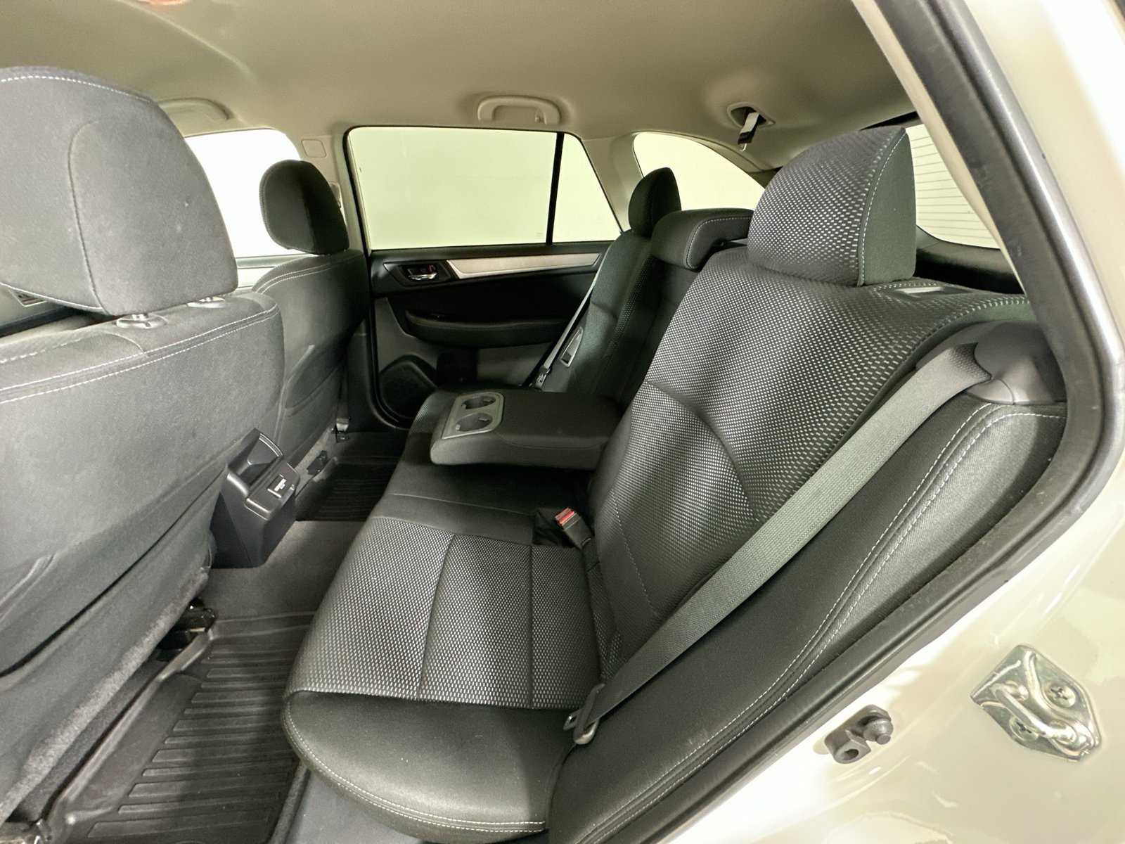 Used 2018 Subaru Outback 2.5i Premium AWD/4WD image 35