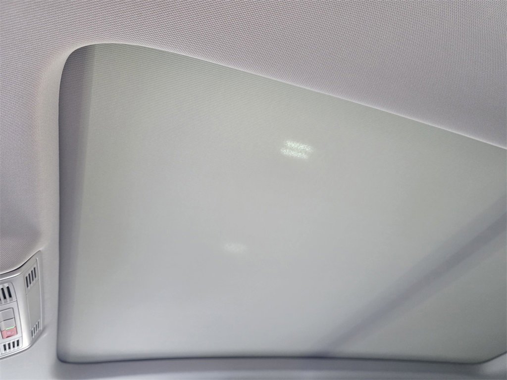 New 2025 Volkswagen Taos SE image 18