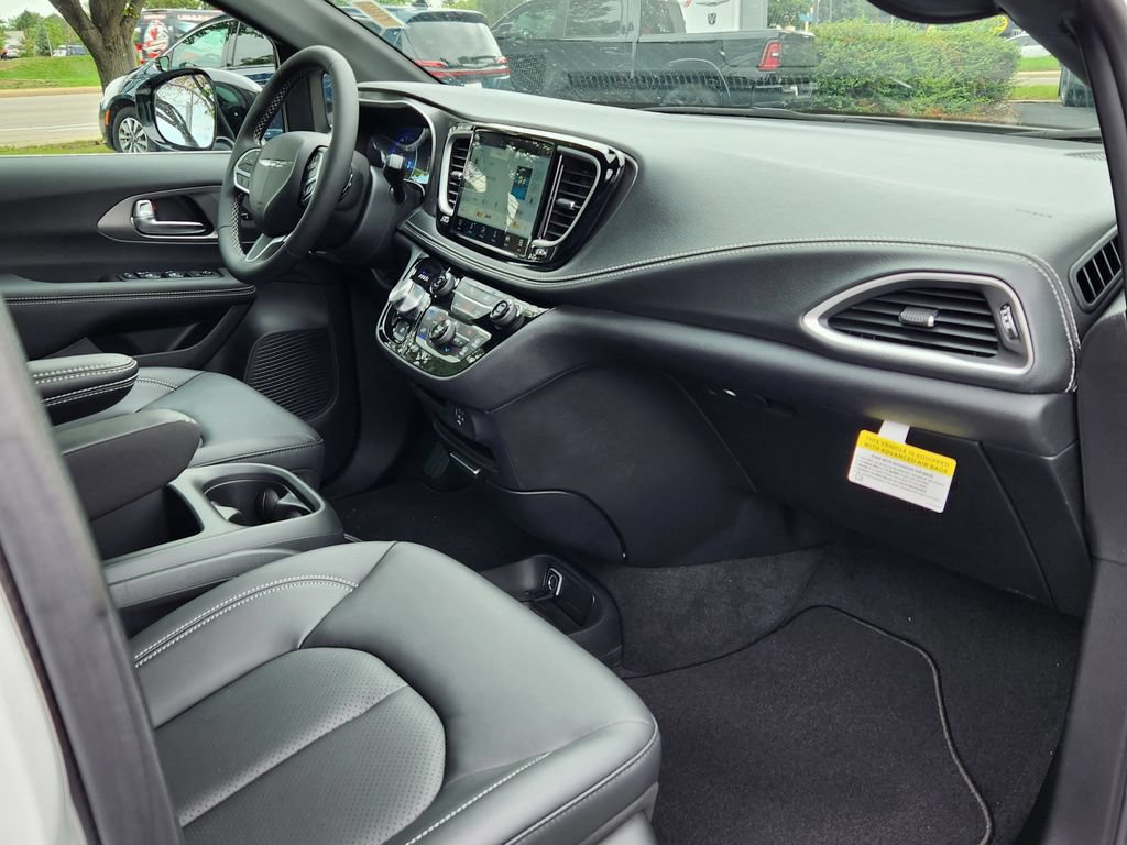 New 2026 Chrysler Pacifica Select FWD image 14
