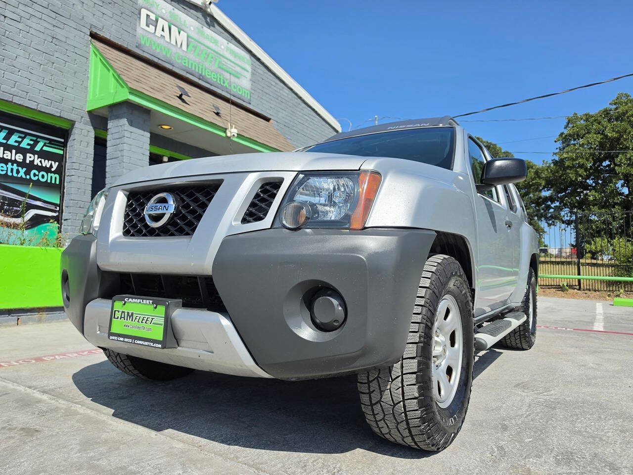 Used 2015 Nissan Xterra X RWD image 2